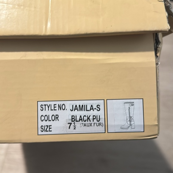 Soda Black Heeled Boots with Cream Trim - Picture 10 of 10